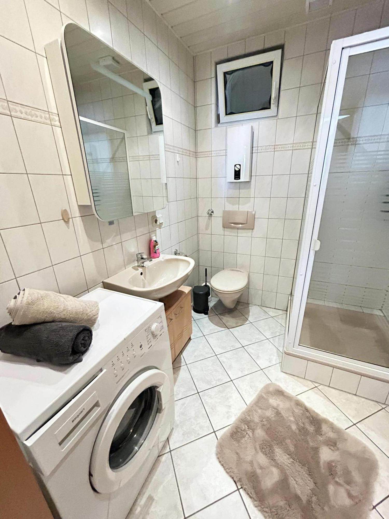 Zentrale Ferienwohnung Trier-Euren Mit Heimkino, Kueche, Wallbox & Kostenlose Fahrraeder エクステリア 写真